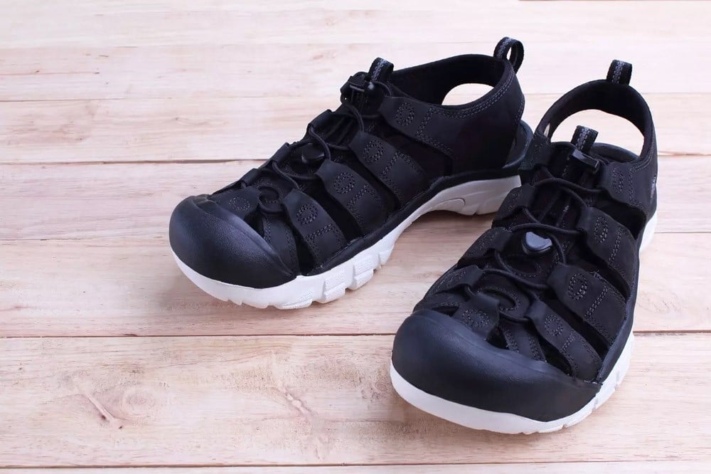 รองเท้ากันน้ำ กันลื่น เล่นสงกรานต์